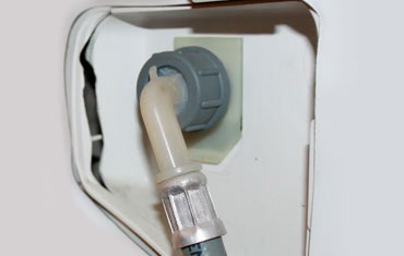 Не набирает воду